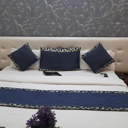 Hotel Ventures Inn Amritsar Room photo
